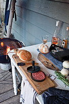 Набор BBQ для барбекю с прессом для гамбургеров и кисточкой, серый