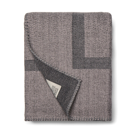 Плед VINGA Monogram из переработанного полиэстера GRS, 170x130 см, серый