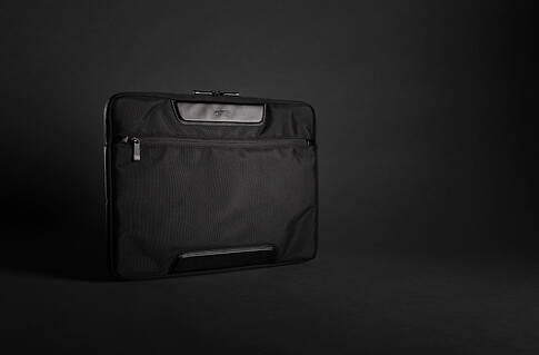 Чехол для ноутбука Swiss Peak Voyager из RPET AWARE™, 15.6 , черный