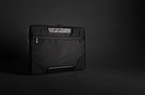Чехол для ноутбука Swiss Peak Voyager из RPET AWARE™, 15.6 , черный