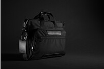 Сумка для ноутбука Swiss Peak Voyager из RPET AWARE™, 15,6 , черный