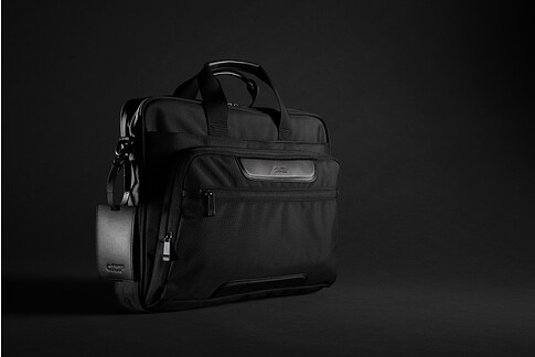 Сумка для ноутбука Swiss Peak Voyager из RPET AWARE™, 15,6 , черный