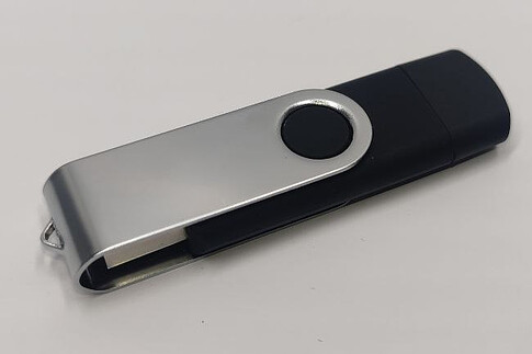 USB-накопитель Twister-Dual, 16 GB, черный USB-накопитель Twister-Dual, 16 GB, черный